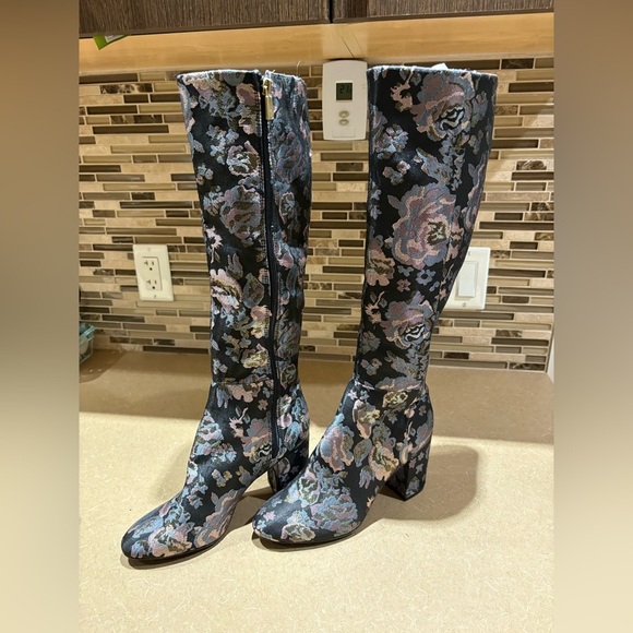 Kenneth Cole “ Time to Step “ Boots - Picture 4 of 8